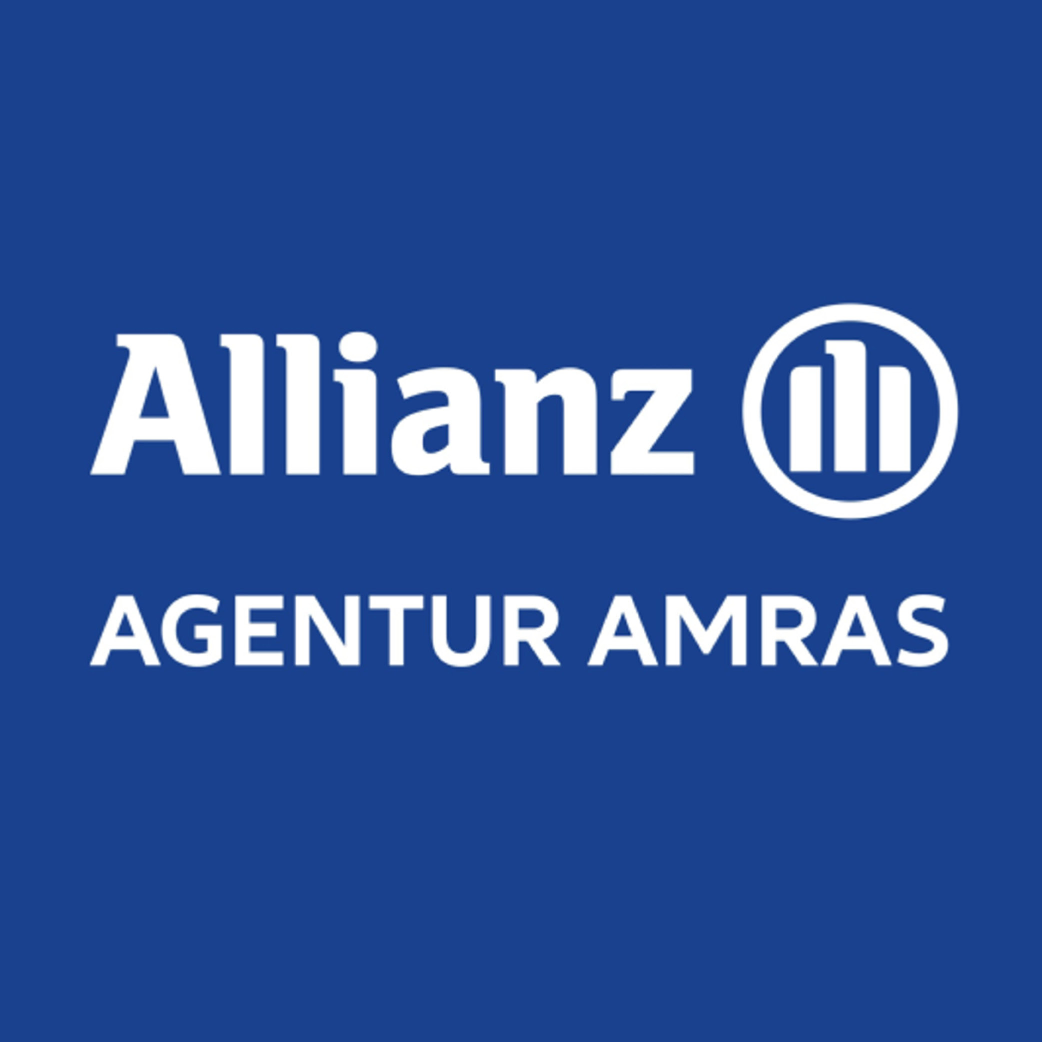 allianz Weißes Allianz-Logo mit kreisförmigem Balkendiagrammsymbol über dem Text „AGENTUR AMRAS“ auf einem durchgehend blauen Hintergrund, das Amras und seine Gemeinde repräsentiert – perfekt für den Skiclub Amras oder lokale Skibegeisterte.