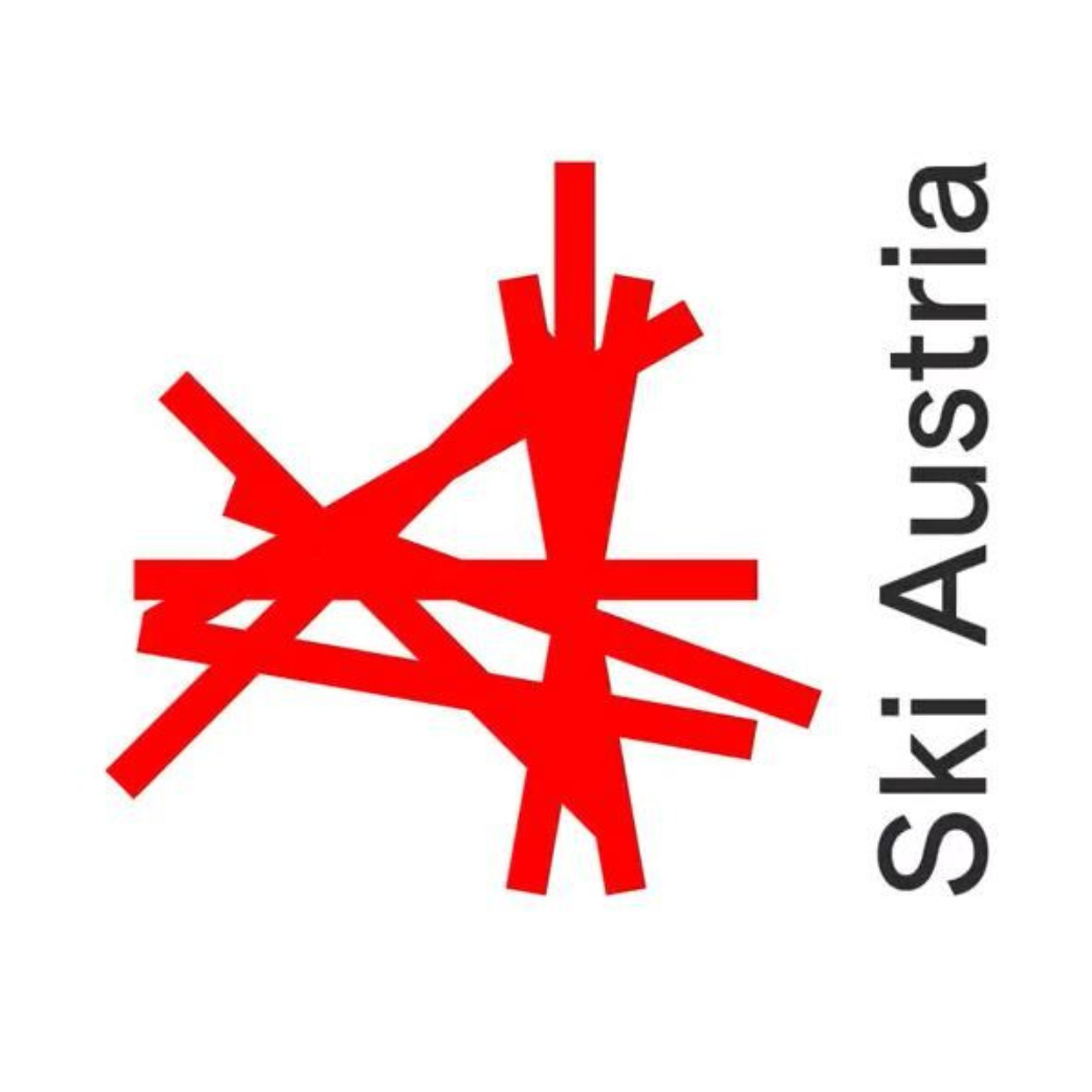 Abstrakte rote Linien bilden ein stilisiertes A auf weißem Hintergrund, mit den Worten Ski Austria vertikal in Schwarz auf der rechten Seite geschrieben.